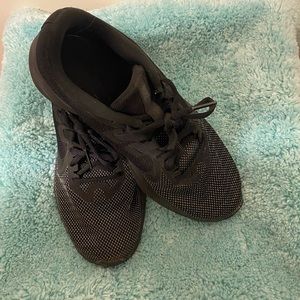 Black Nike Downshifter 9. EUC. Size 9